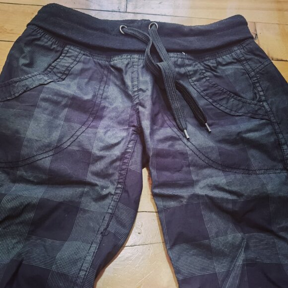 Cute Y2K capri pants black and grey plaid - Picture 2 of 5